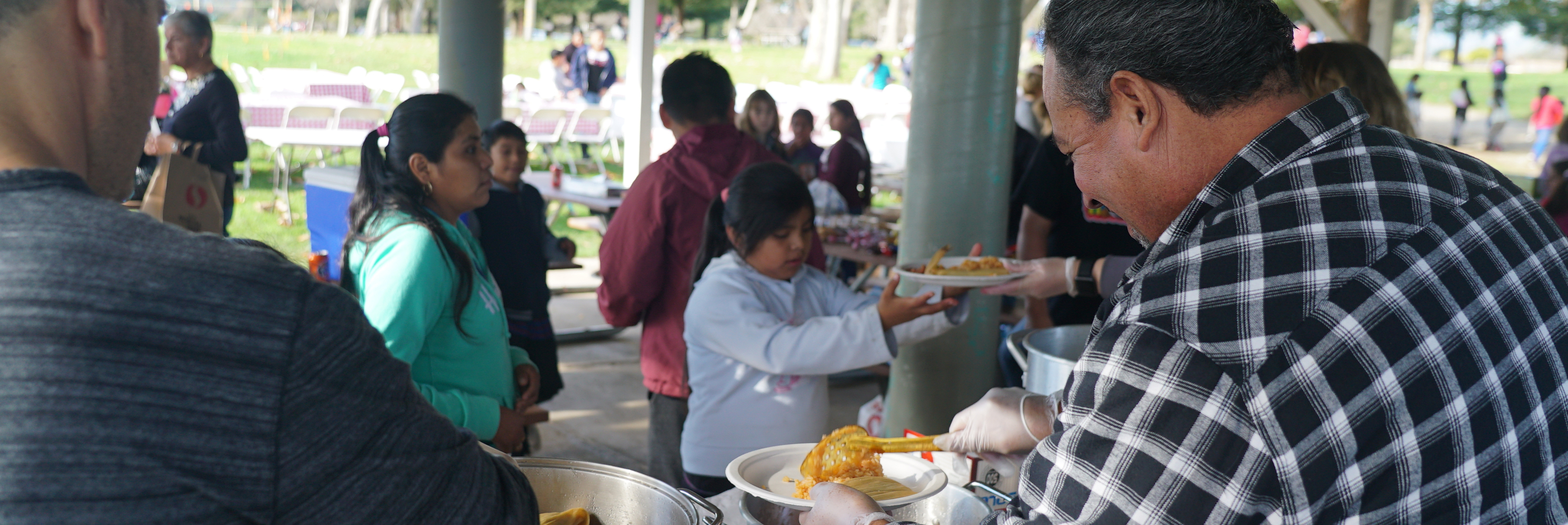 santa-teresa-migrant-christmas-party-2018-food-1000px